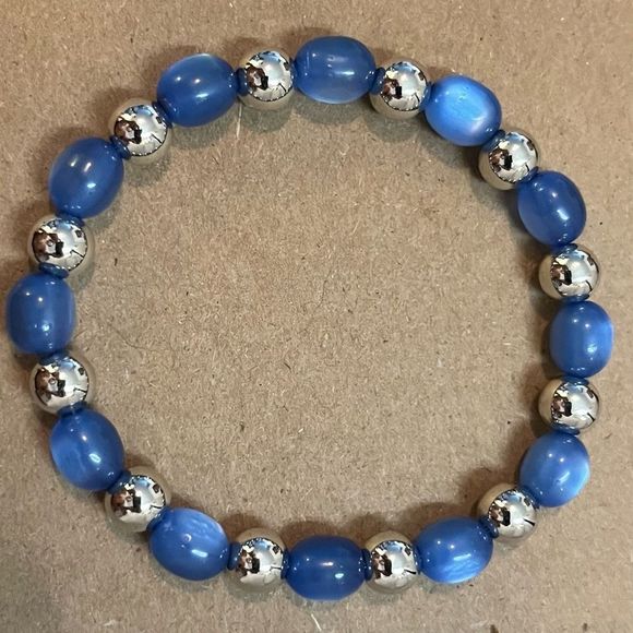 Blue elastic bead bracelet - Picture 6 of 6